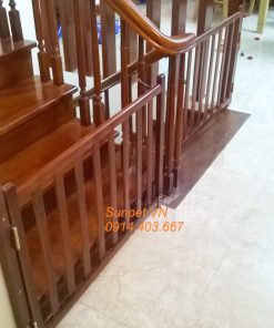 chắn cửa chó mèo bằng gỗ