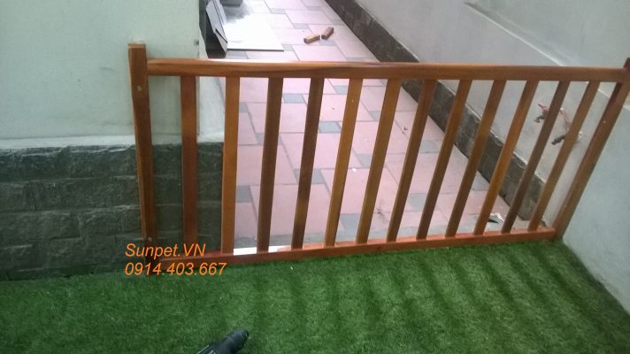 chắn cửa chó mèo bằng gỗ